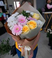 Букет цветов из:  Герберы, Розы и Хризантемы в Павлодольской