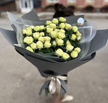 Букет Белые кустовые розы Солинеро в Павлодольской