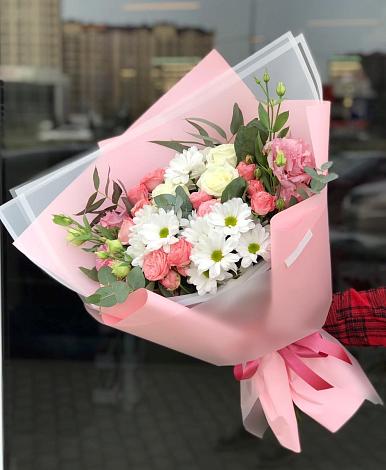 Букет цветов из: Розы, Лизиантусы и Хризантемы в Павлодольской